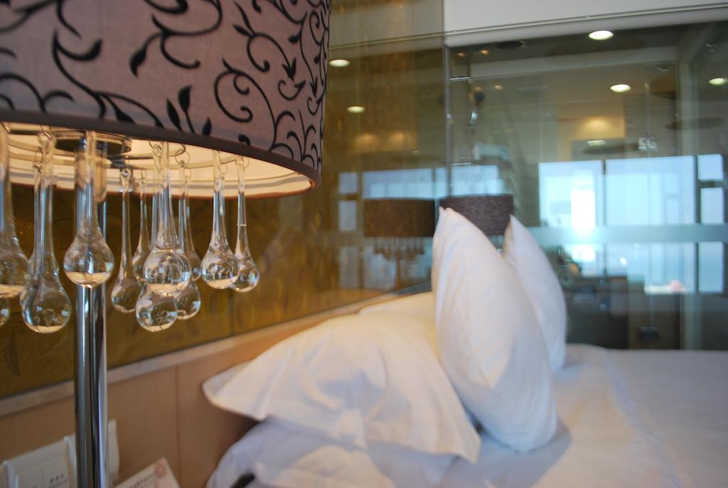 The Center Hotel Weihai Exterior photo
