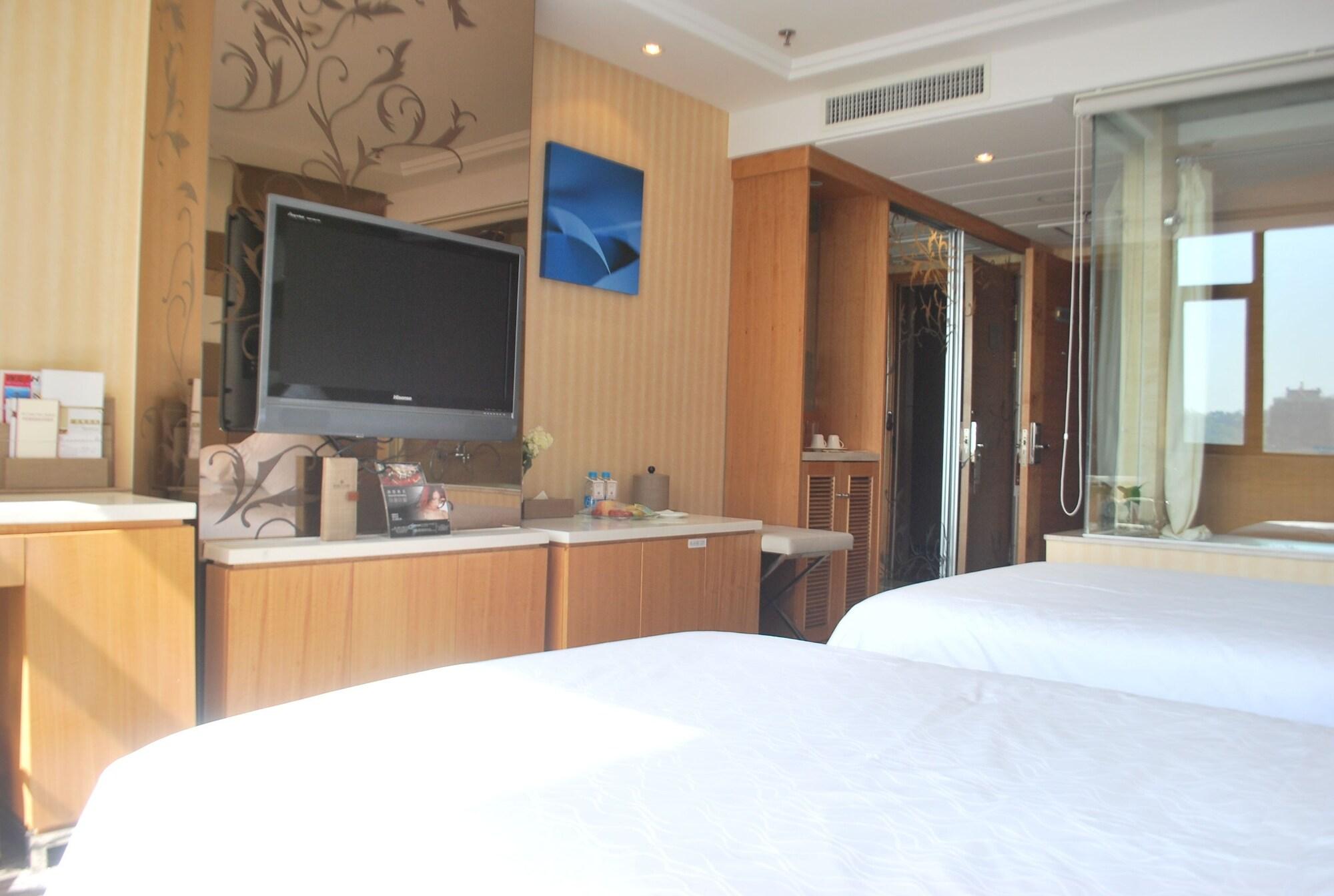The Center Hotel Weihai Exterior photo