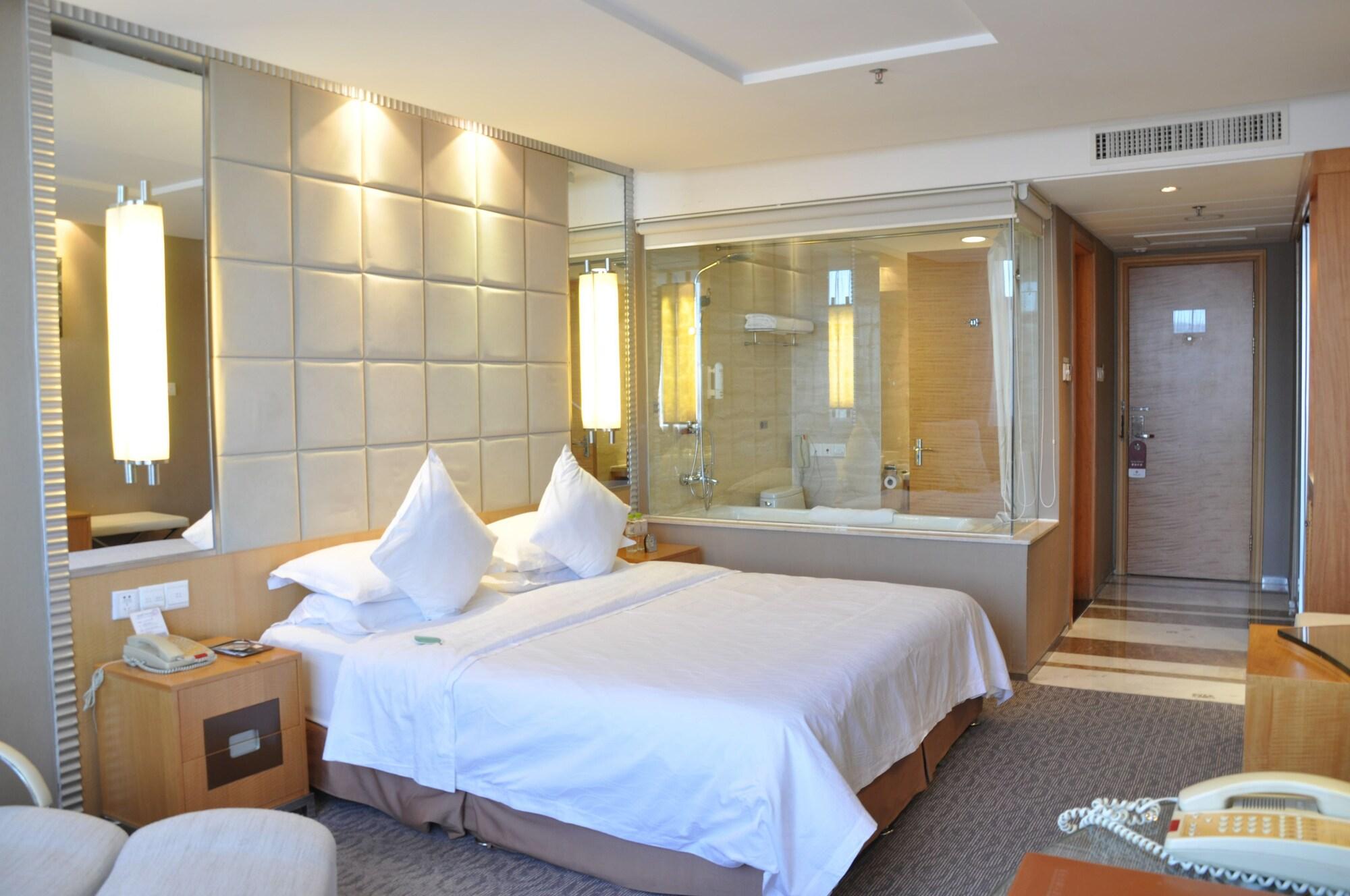 The Center Hotel Weihai Exterior photo