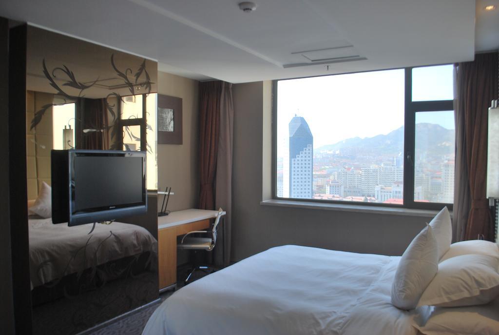 The Center Hotel Weihai Room photo