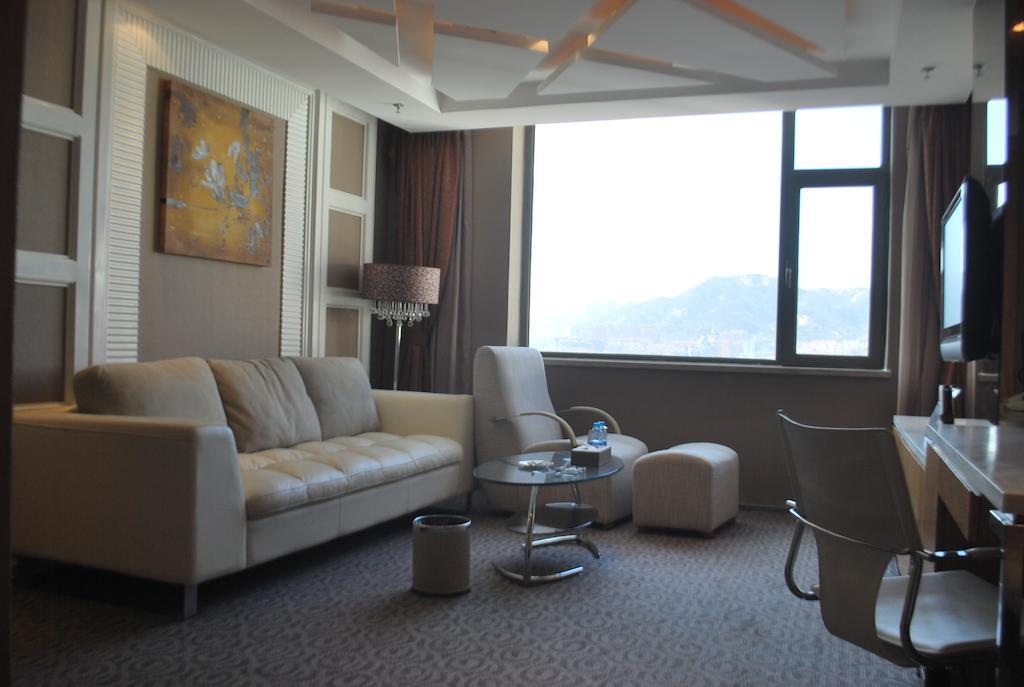 The Center Hotel Weihai Room photo