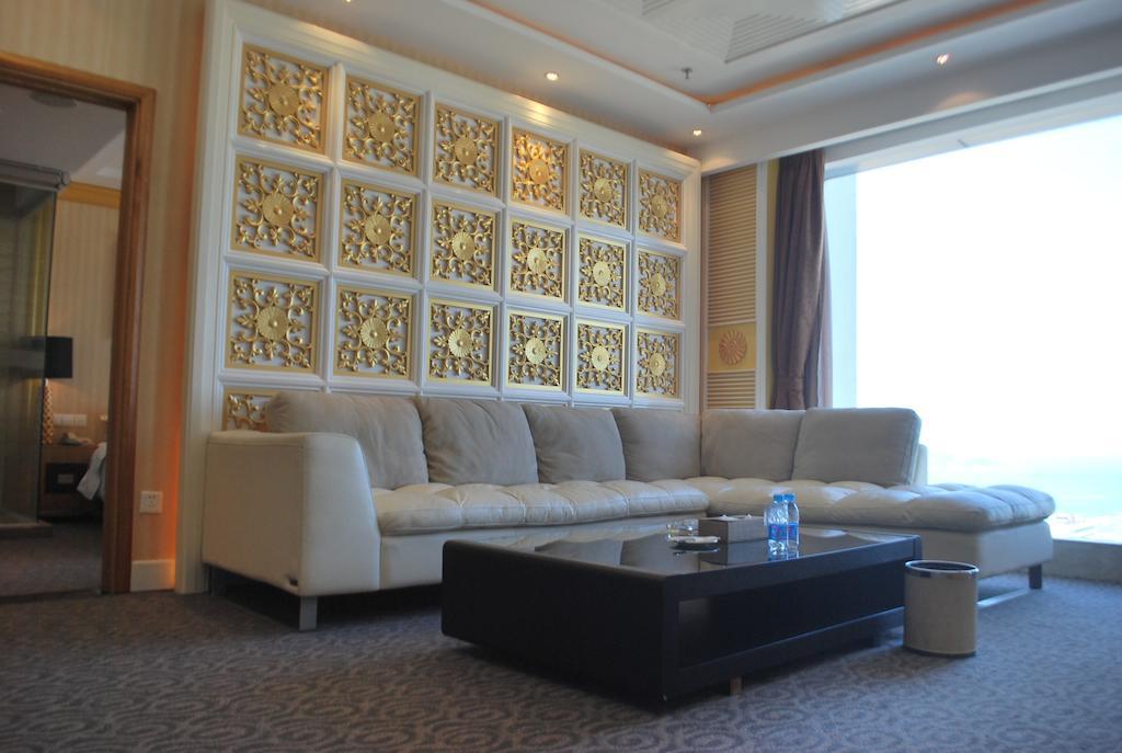 The Center Hotel Weihai Room photo