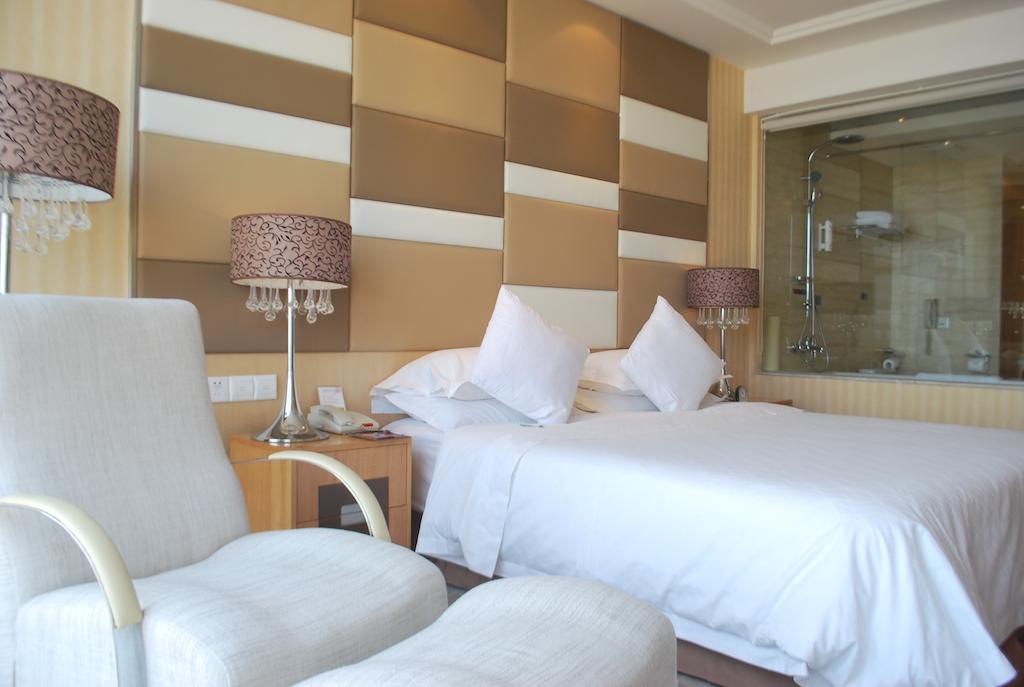 The Center Hotel Weihai Room photo
