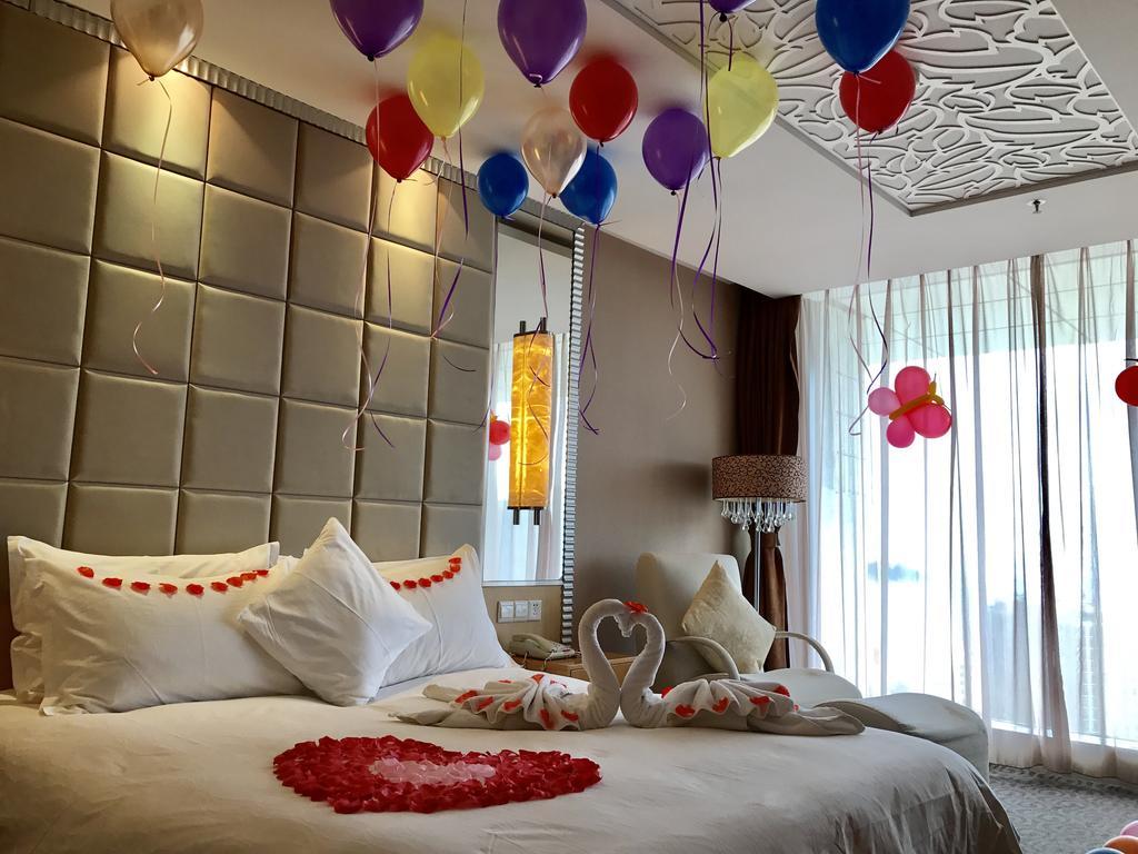 The Center Hotel Weihai Exterior photo
