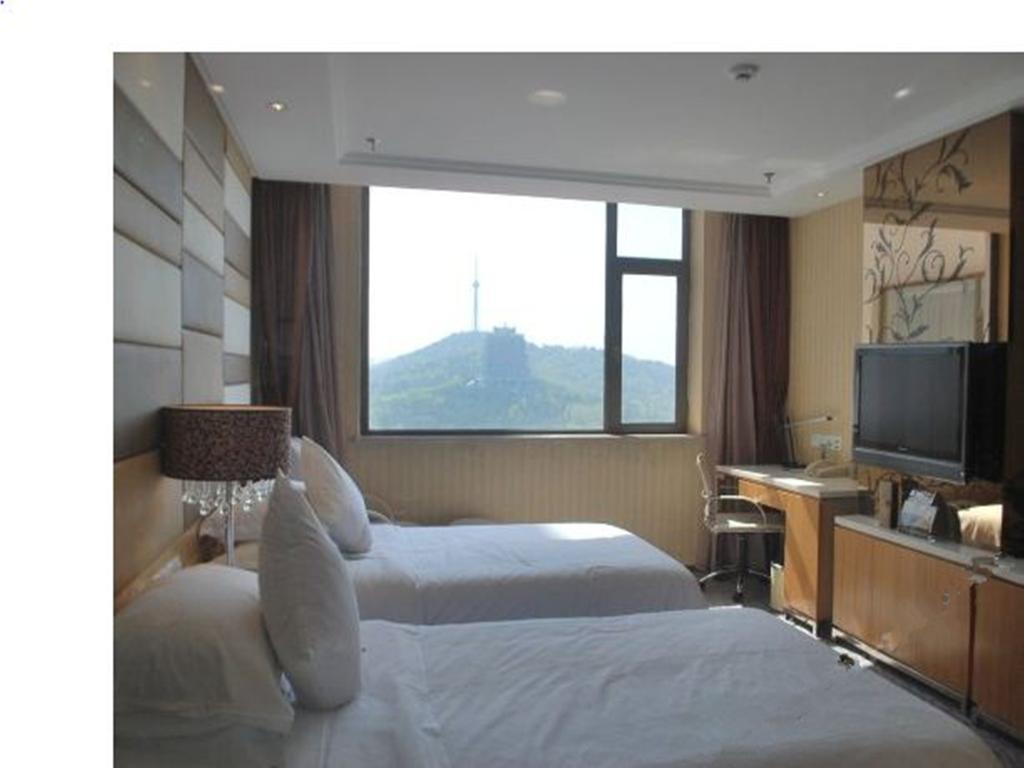 The Center Hotel Weihai Exterior photo