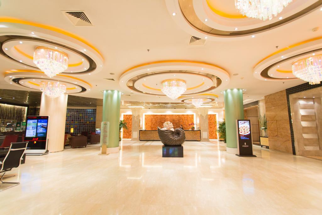 The Center Hotel Weihai Exterior photo