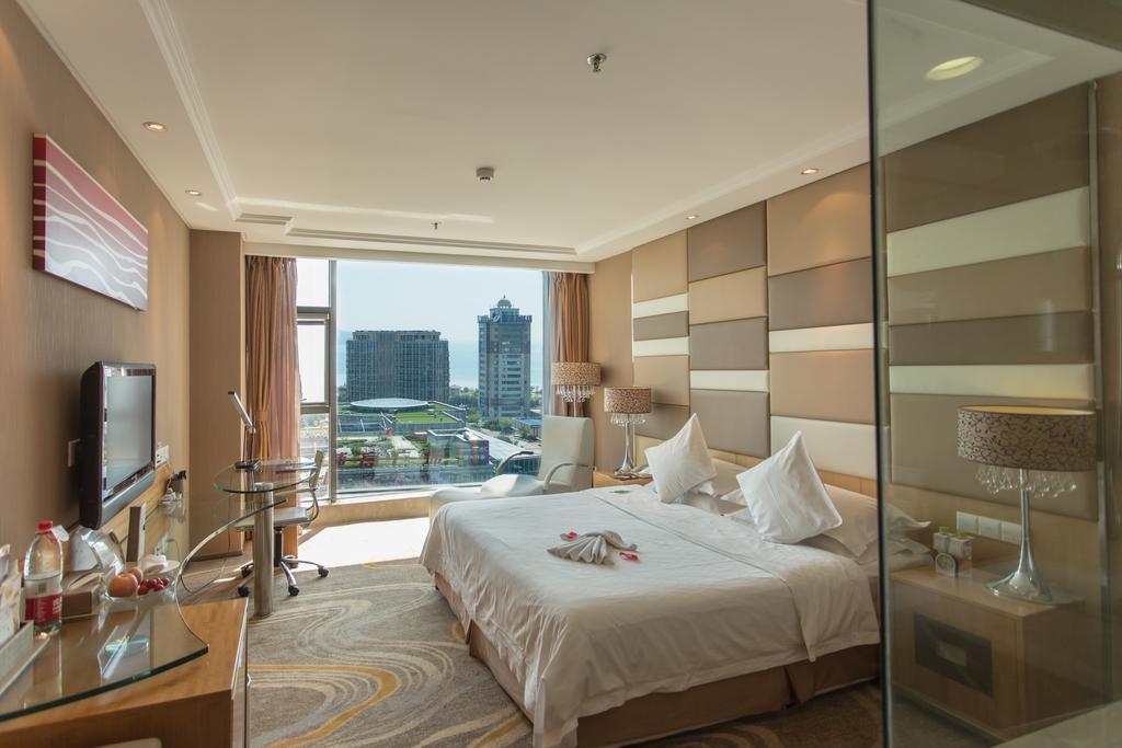 The Center Hotel Weihai Exterior photo