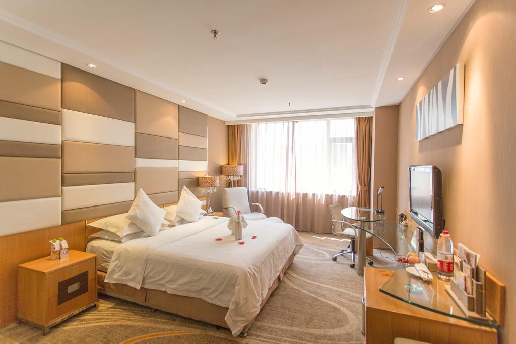 The Center Hotel Weihai Exterior photo