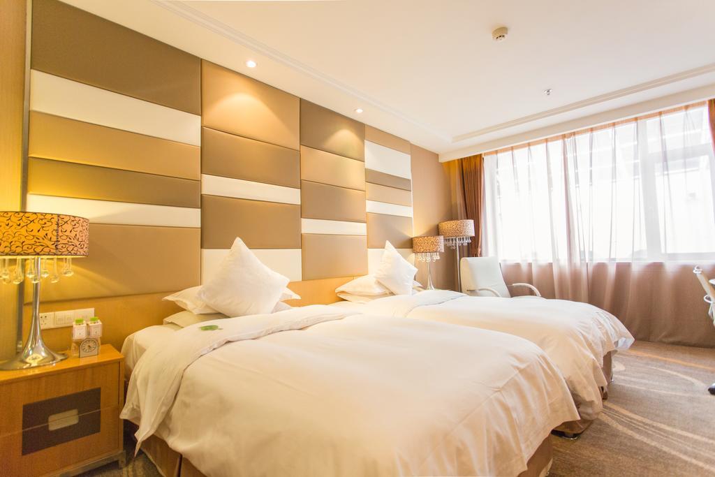 The Center Hotel Weihai Exterior photo
