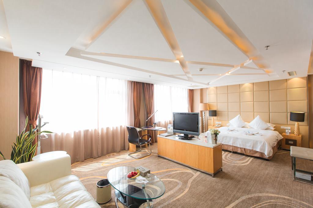 The Center Hotel Weihai Exterior photo