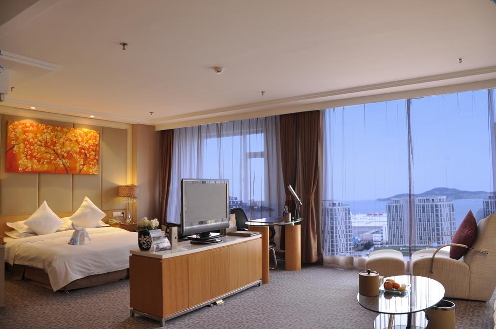 The Center Hotel Weihai Exterior photo