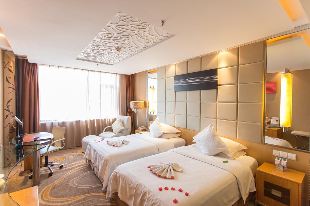 The Center Hotel Weihai Exterior photo