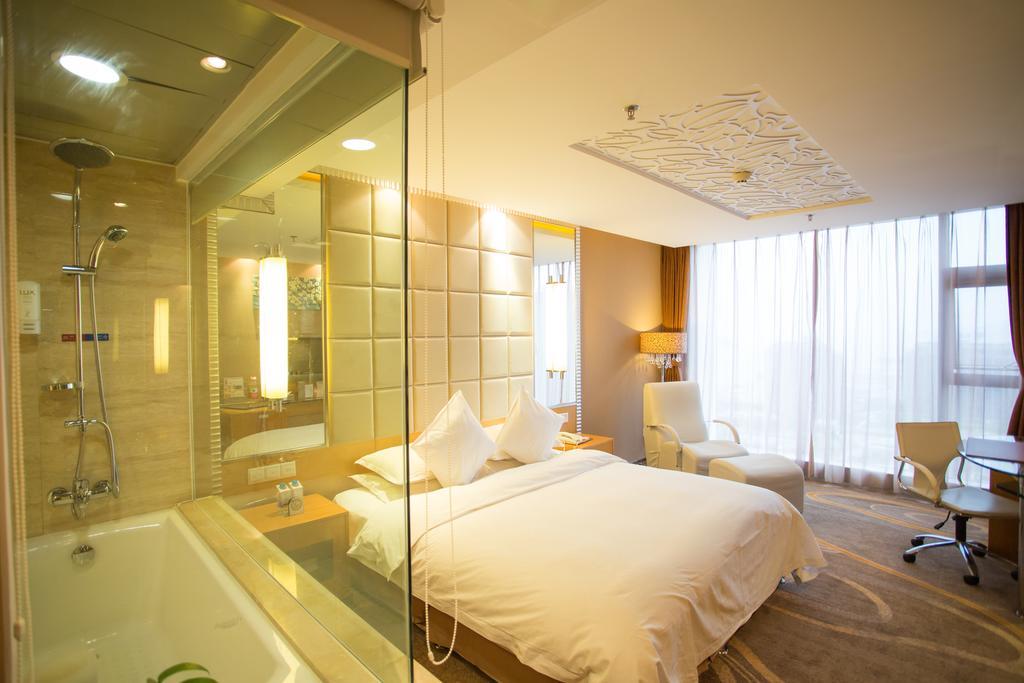 The Center Hotel Weihai Exterior photo