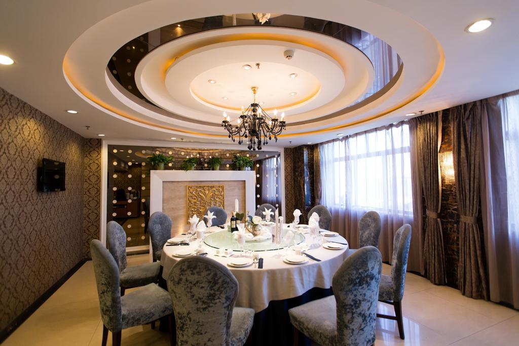 The Center Hotel Weihai Exterior photo