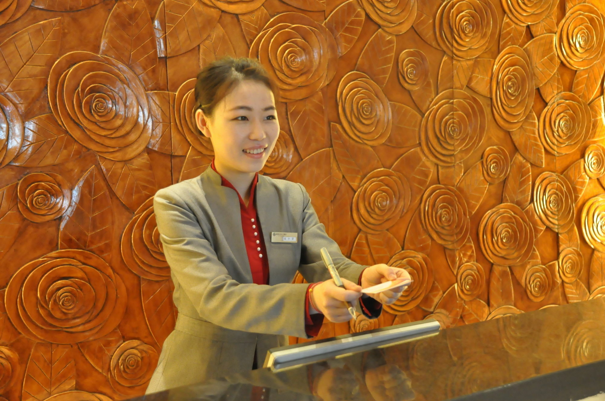The Center Hotel Weihai Exterior photo